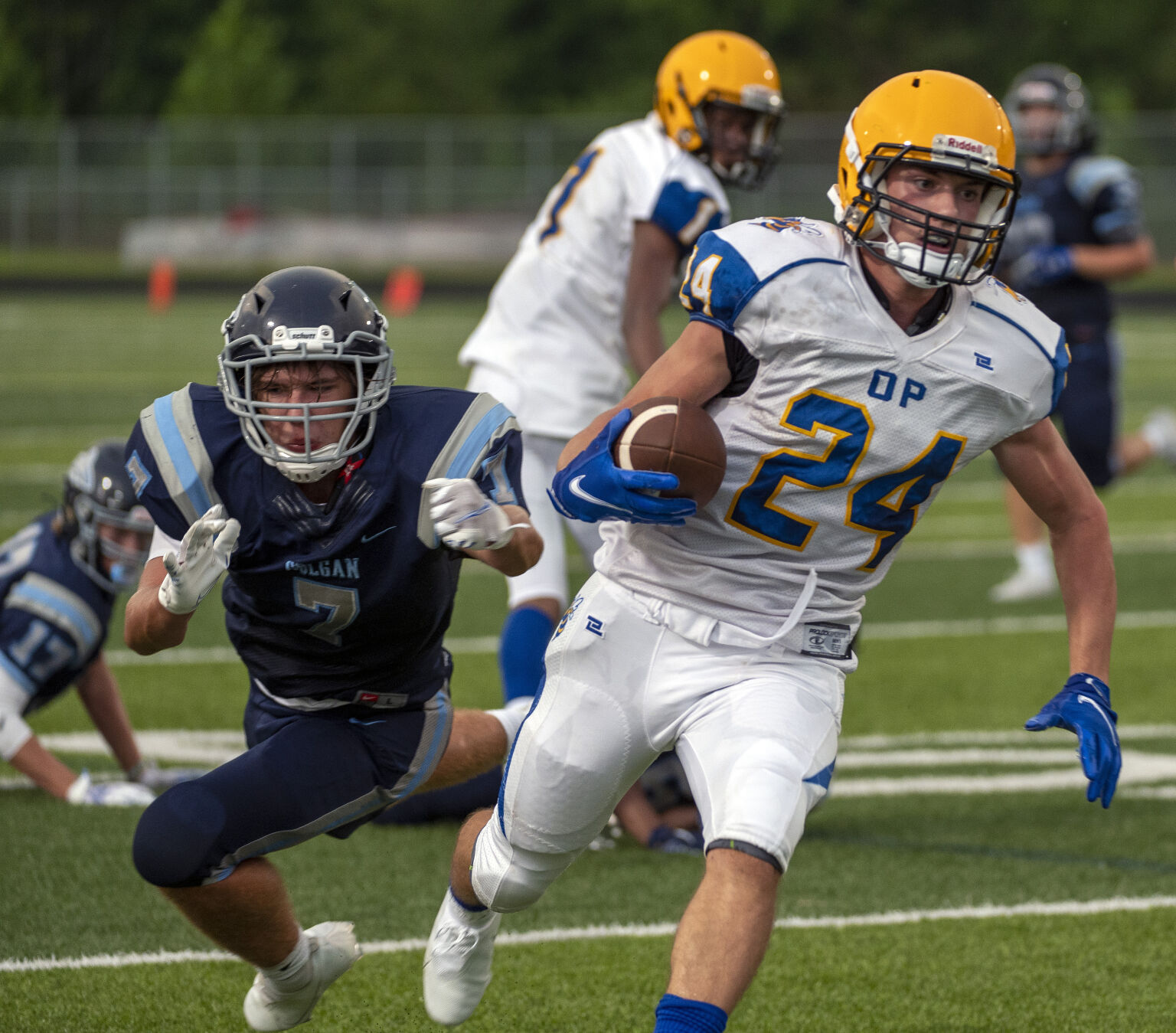 homas Pullen (No. 24 above) and the Osbourn Park Yellow Jackets 2021 high school football. jpg